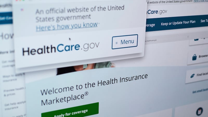 El sitio web de la Ley de Cuidado de Salud Asequible de Estados Unidos (healthcare.gov) en una...