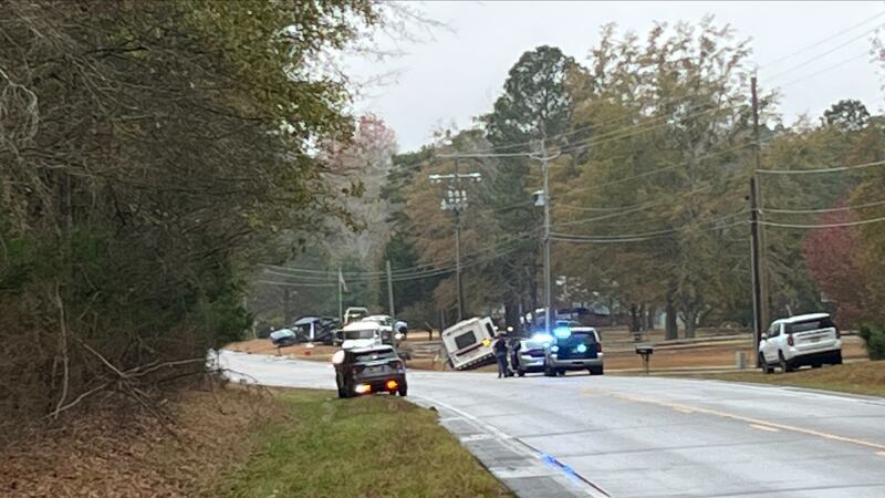 Dos muertos y varios heridos dejó un accidente en el condado de Lee, Alabama.