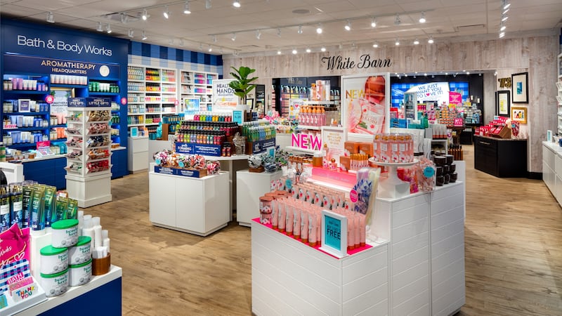 Imagen del interior de una tienda Bath & Body Works.