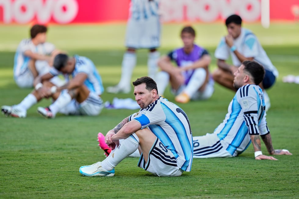 El argentino Lionel Messi (10) reacciona tras la final de la Copa del Mundo de fútbol entre...