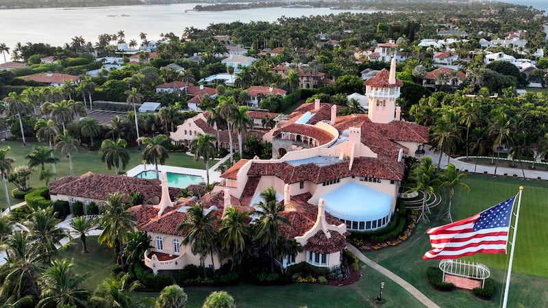 ARCHIVO - Vista aérea de la propiedad Mar-a-Lago del entonces expresidente Donald Trump, el 10...