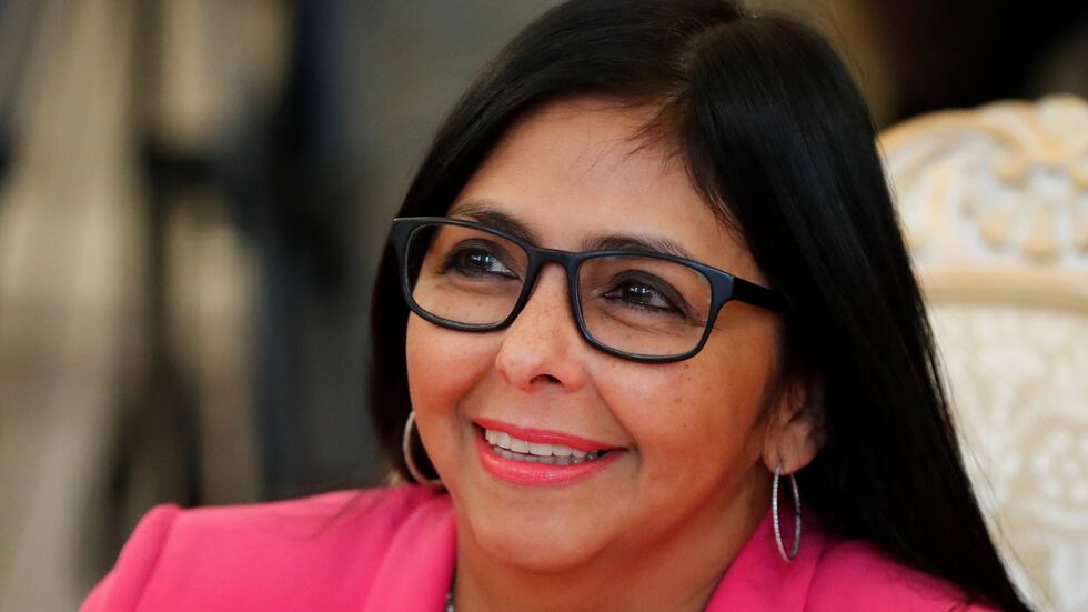 La nueva presidenta interina de Venezuela, Delcy Rodríguez, ha exigido que Estados Unidos...