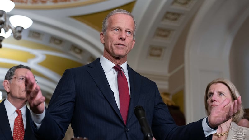 El líder de los republicanos en el Senado, el senador por Dakota del Sur John Thune, en el...