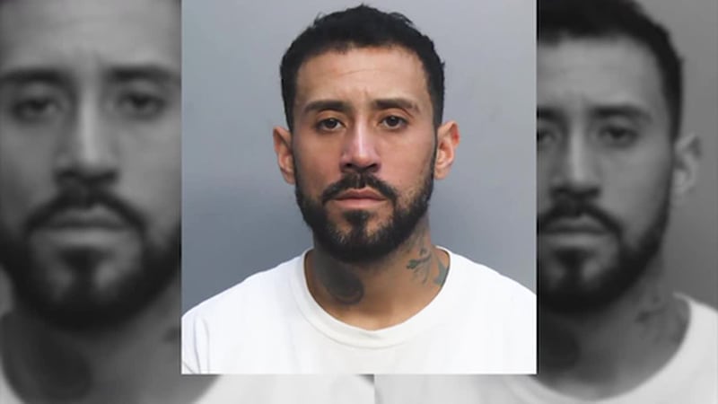 Arrestado por presuntamente golpear brutalmente a su hijastro, un niño autista de 6 años. "Lo...